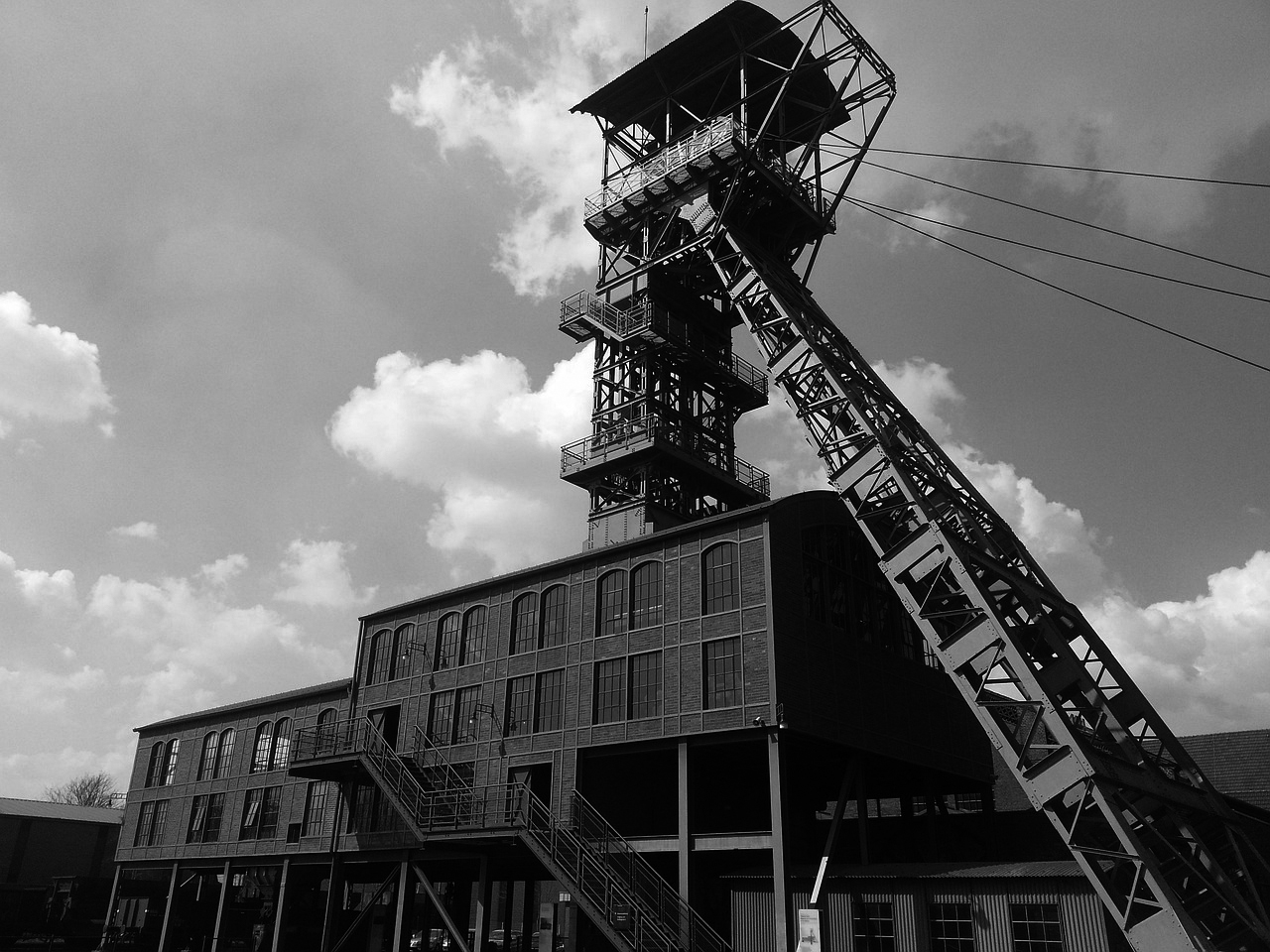 Ehemaliger Förderturm in Dortmund - Tante Emmas Trinkhalle